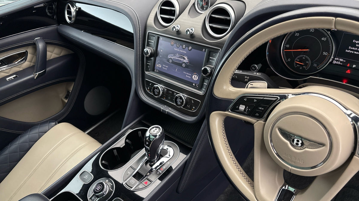 Bentley Bentayga Image 18