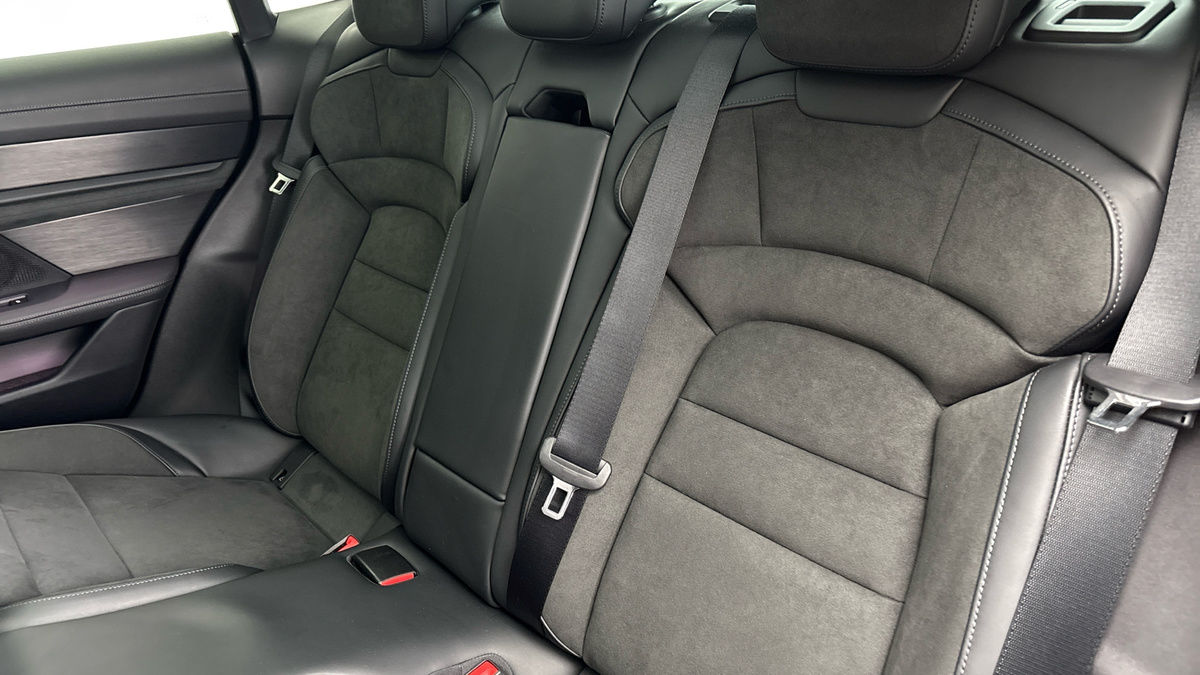 Porsche Taycan Image 8