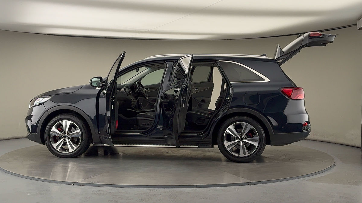 More views of Kia Sorento