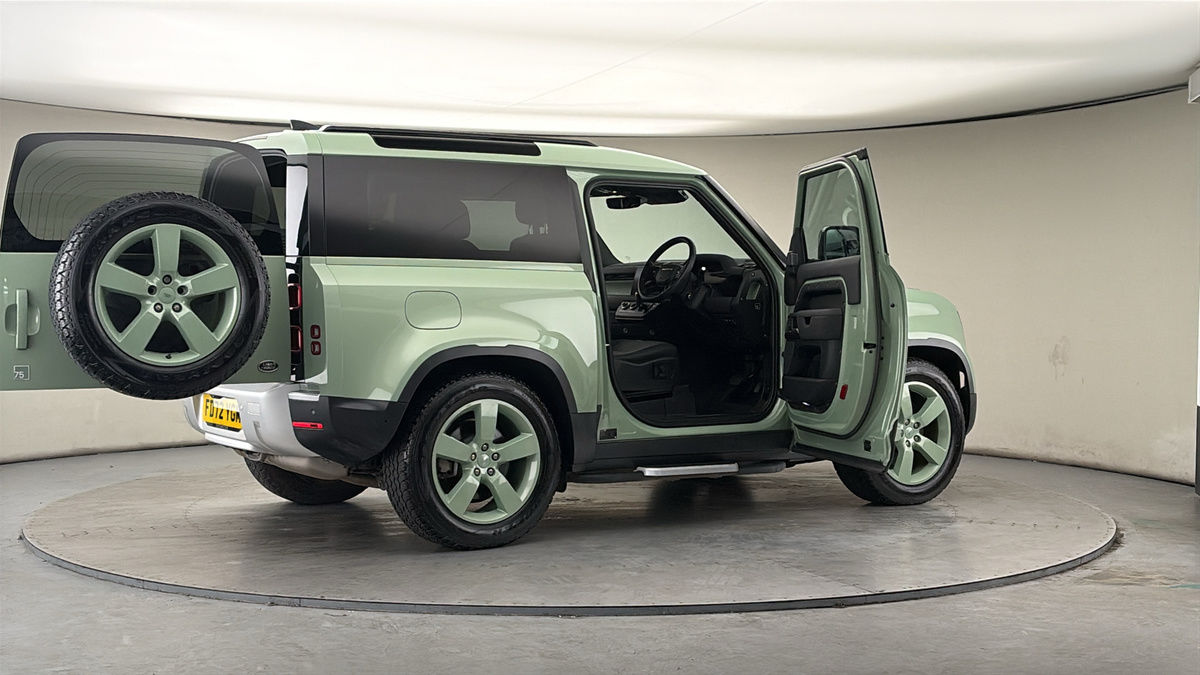 More views of Land Rover Defender 90