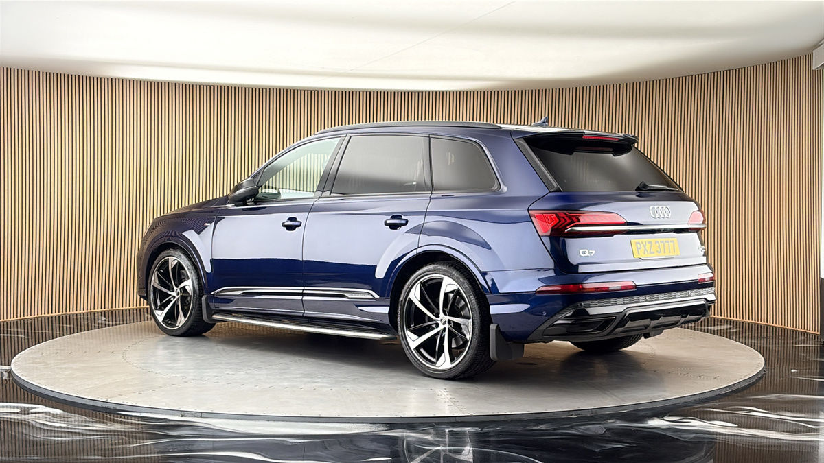 More views of Audi Q7