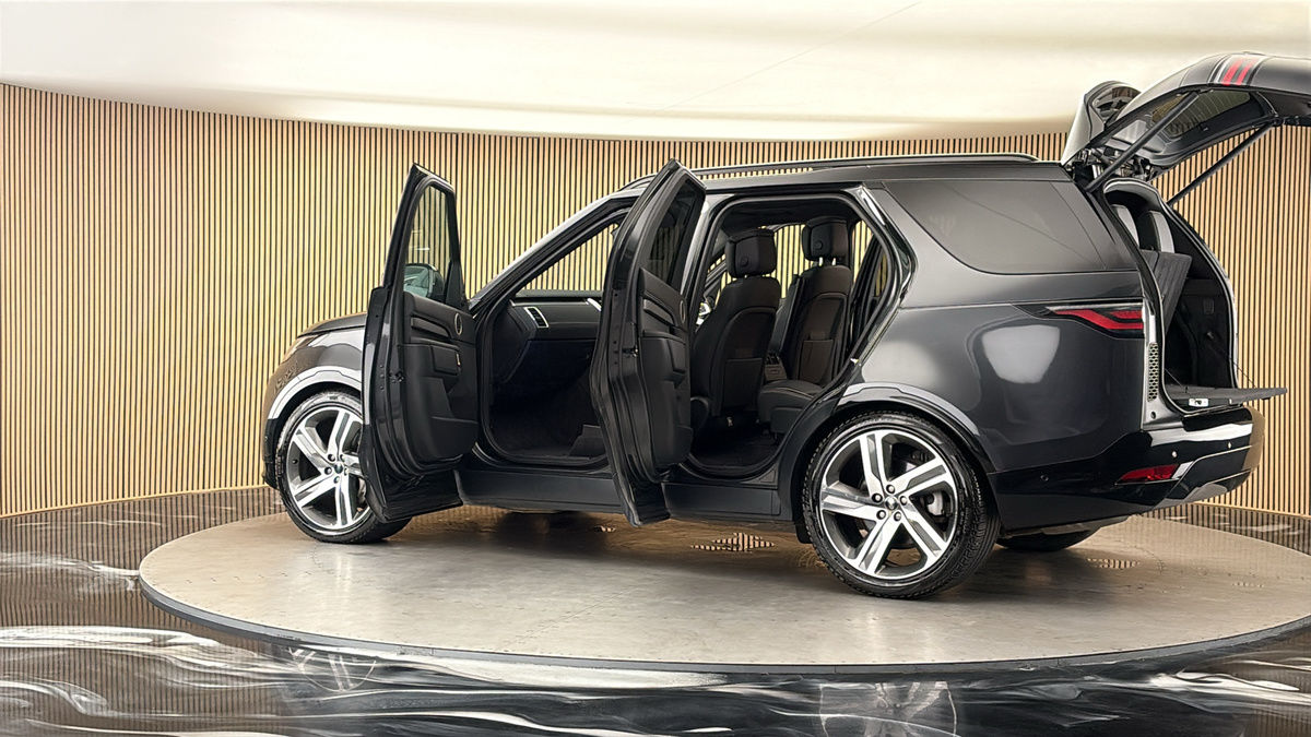 More views of Land Rover Discovery