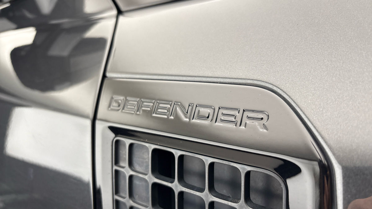Land Rover Defender 90 Image 32
