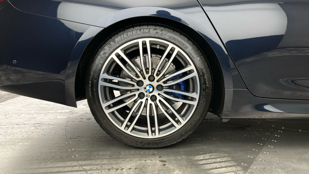 BMW 5 Series Image 10