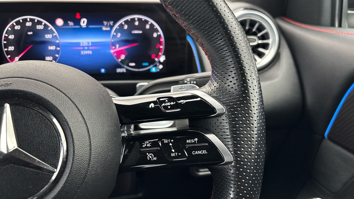 Mercedes-Benz GLB Image 14