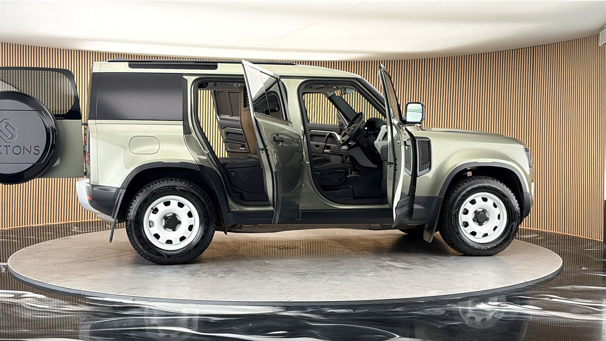 More views of Land Rover Defender 110