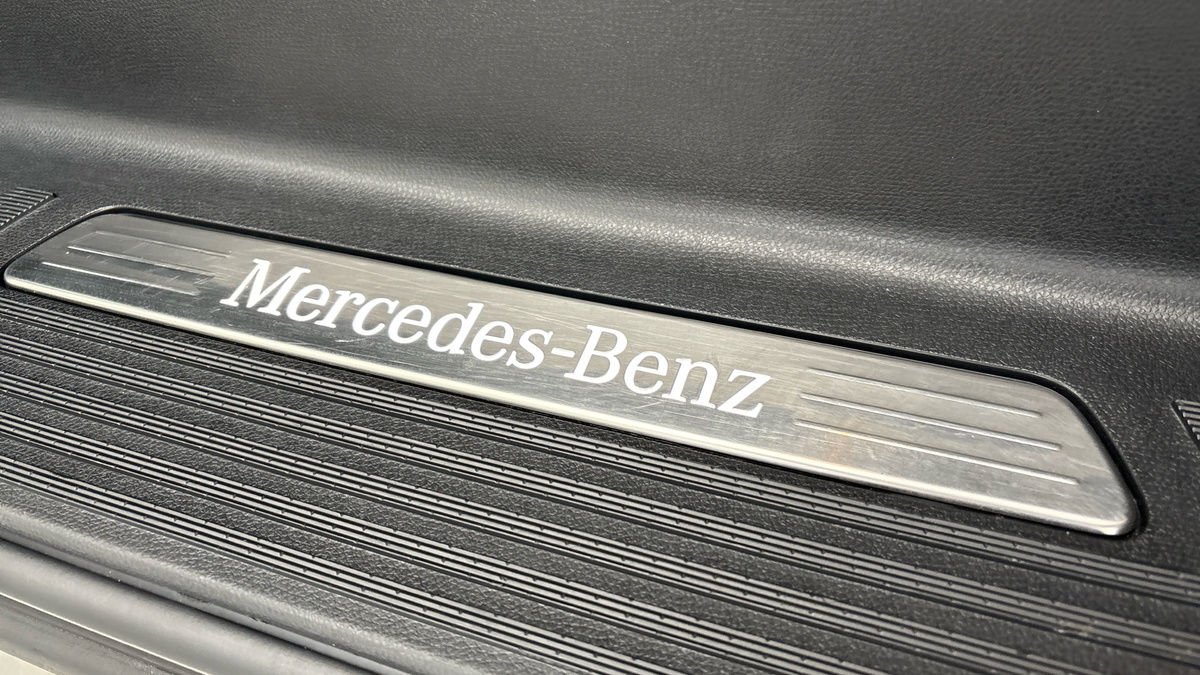 Mercedes-Benz V Class Image 26