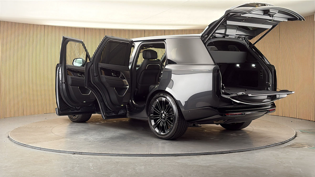 More views of Land Rover Range Rover