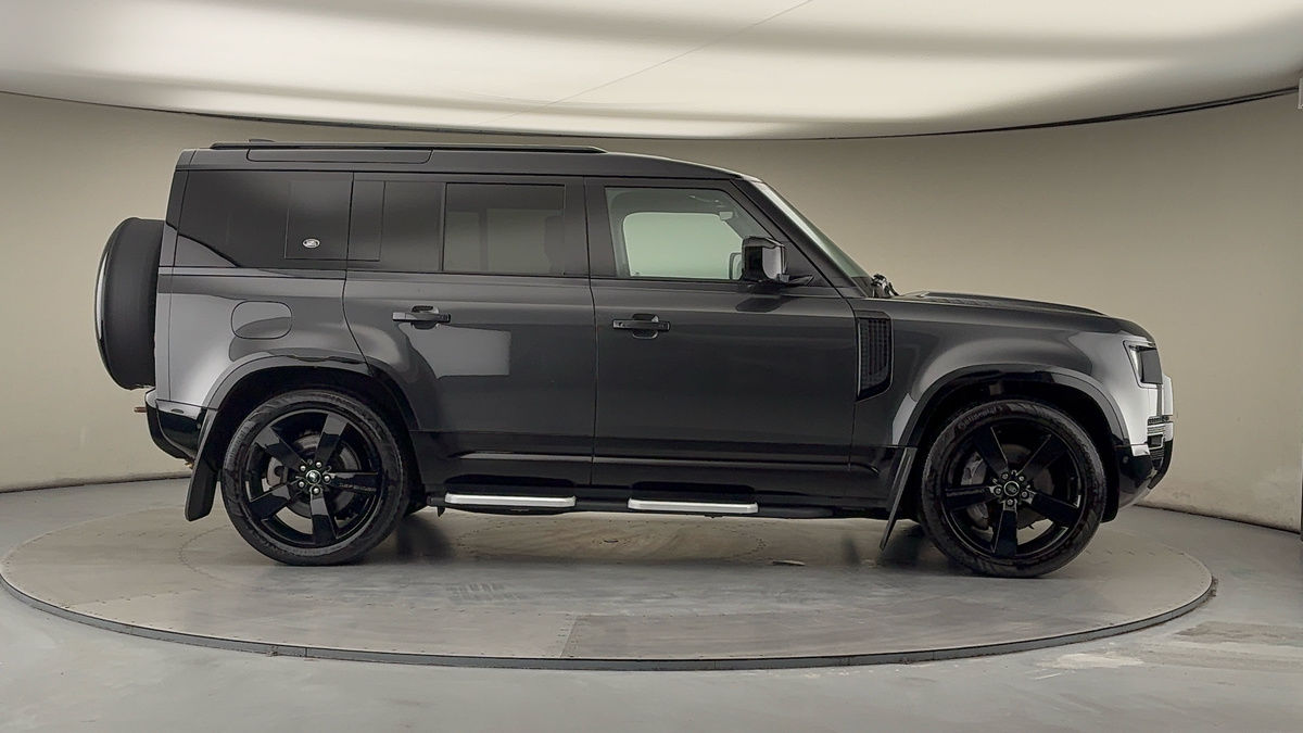 Land Rover Defender 110 Image 16