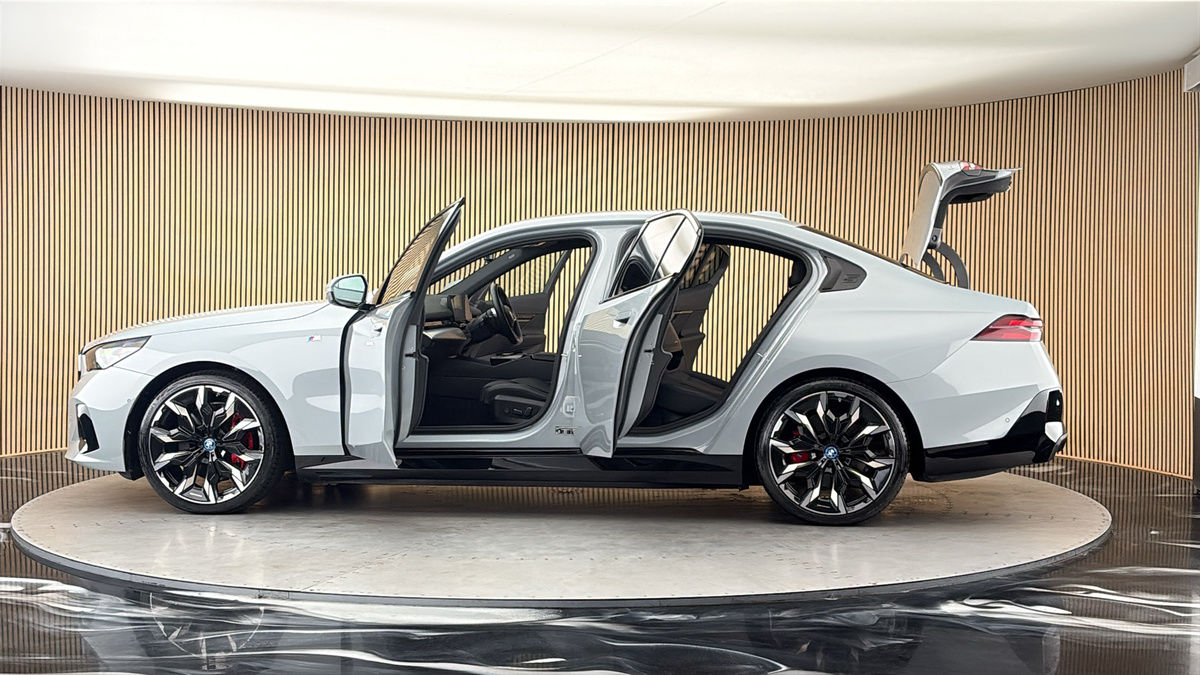 More views of BMW i5
