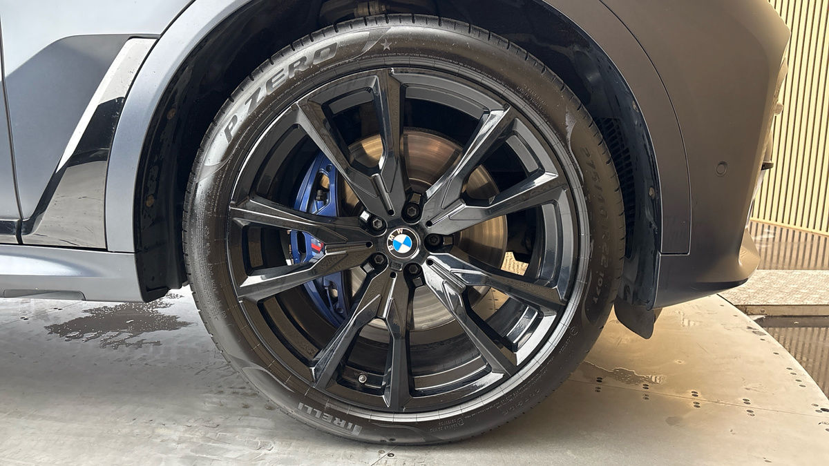 BMW X7 Image 10