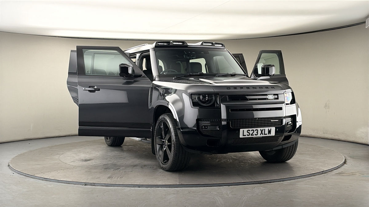 More views of Land Rover Defender 110