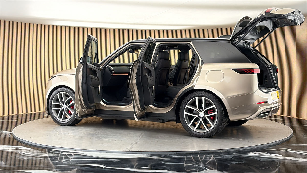 More views of Land Rover Range Rover Sport