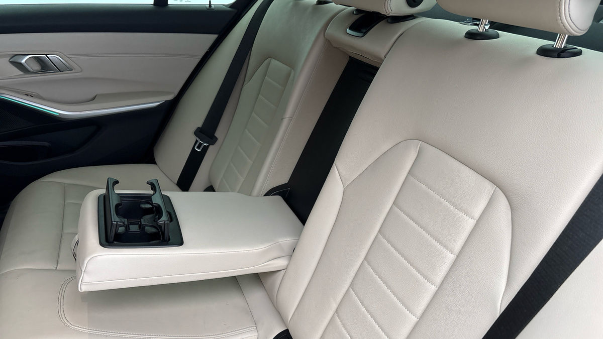 BMW 3 Series Image 9