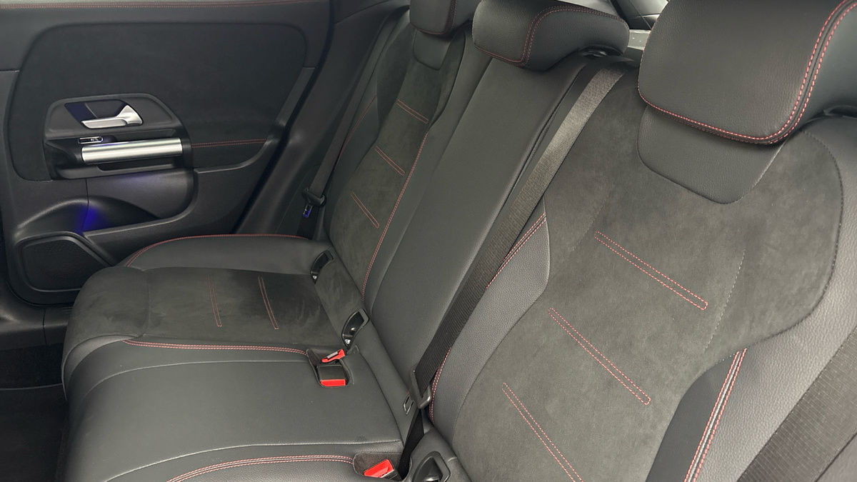Mercedes-Benz GLA Image 8