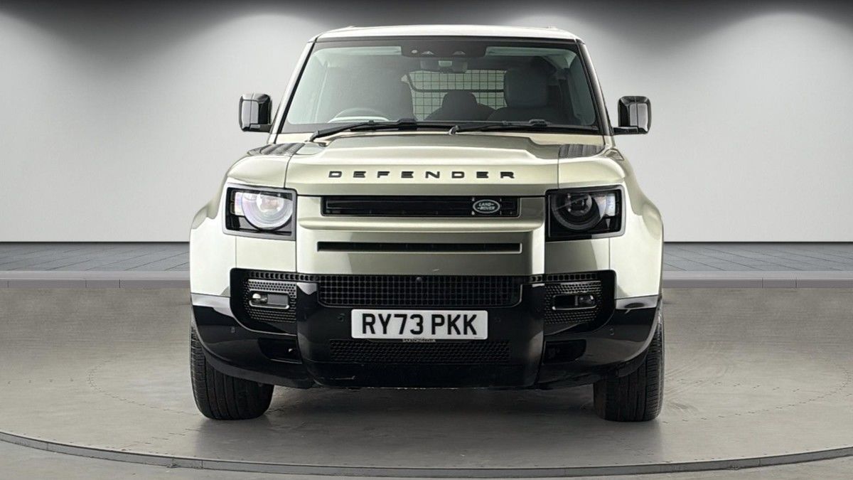 Land Rover Defender 110 Image 3