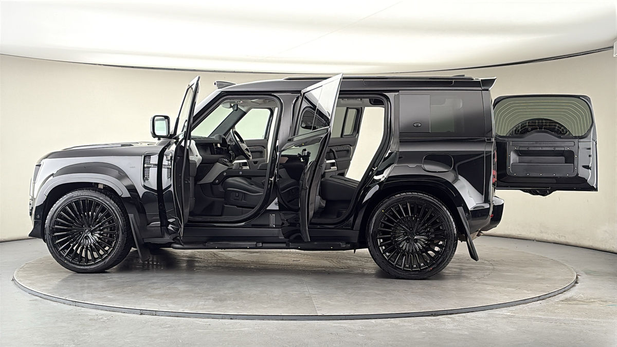 More views of Land Rover Defender 110