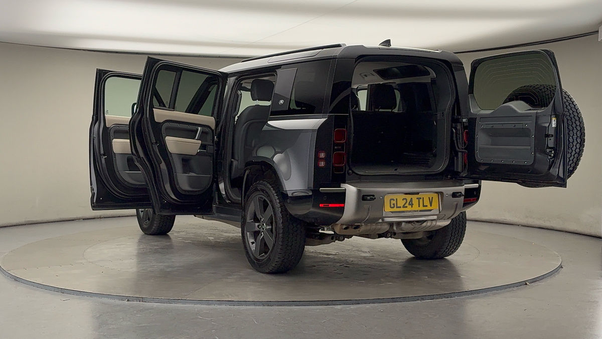 Land Rover Defender 110 Image 23