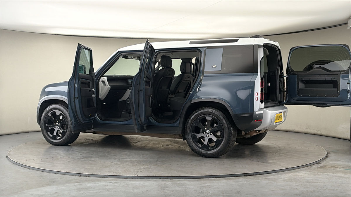 More views of Land Rover Defender 110