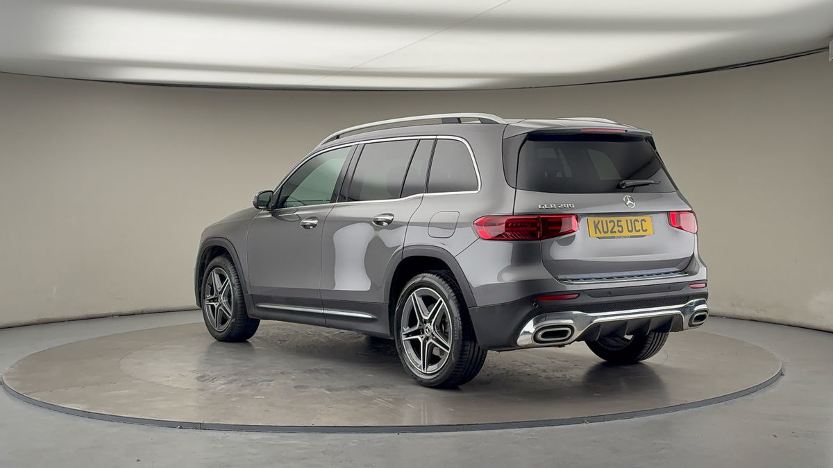 Mercedes-Benz GLB Image 2