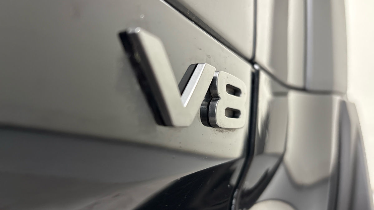 Land Rover Defender 110 Image 25