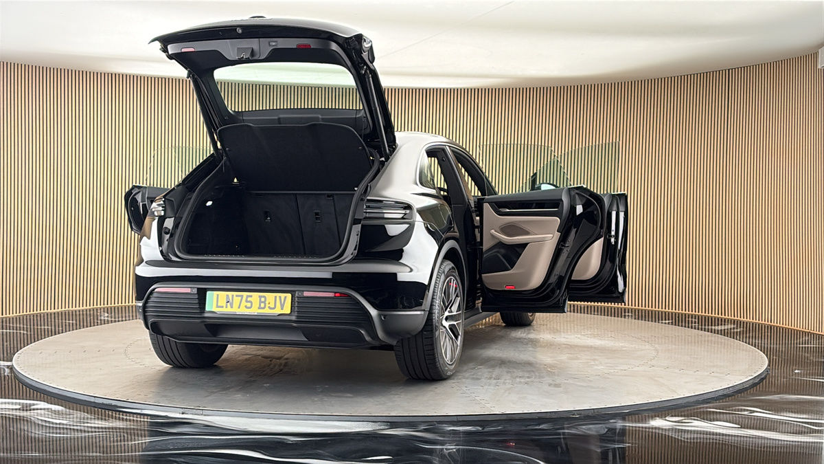 More views of Porsche Macan