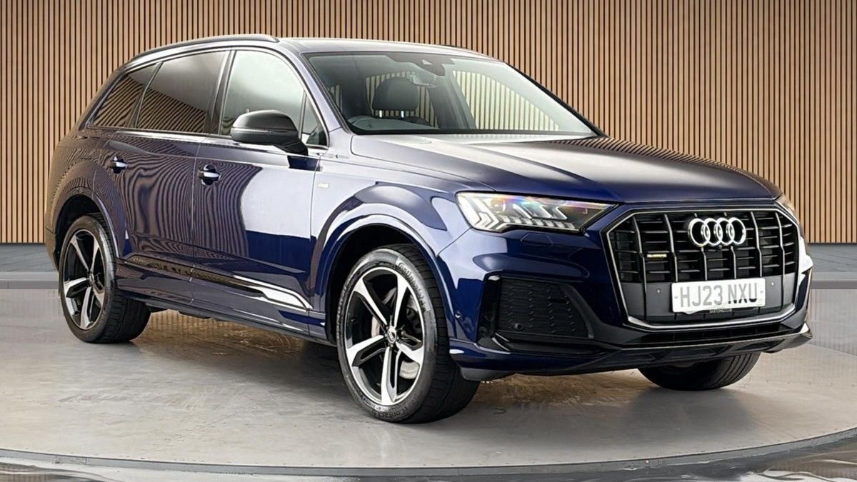Audi Q7 Sticky Header Image