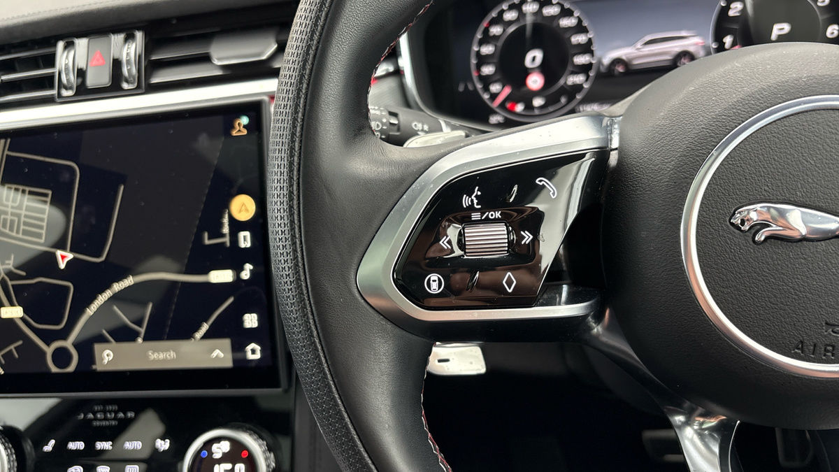 Jaguar F-PACE Image 13