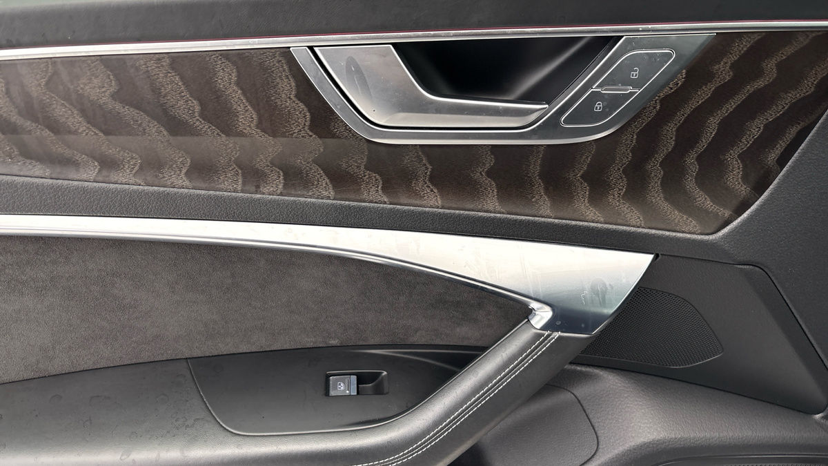 Audi S6 Avant Image 19