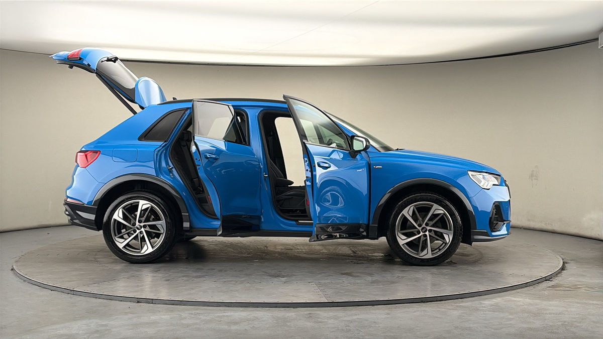 More views of Audi Q3