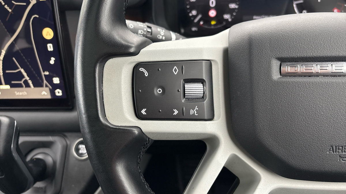 Land Rover Defender 110 Image 13