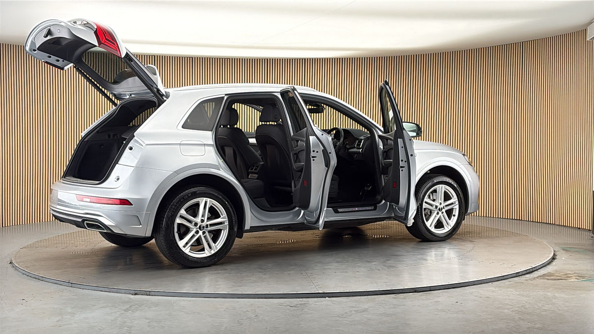 More views of Audi Q5