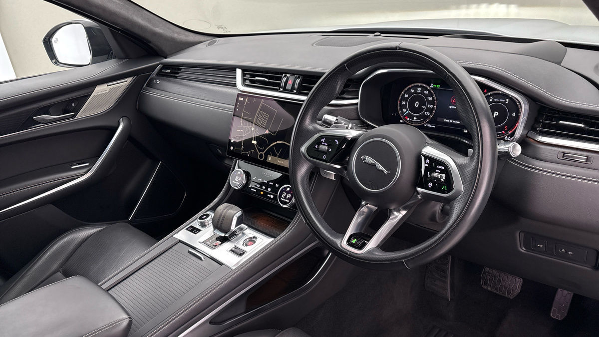 Jaguar F-PACE Image 5