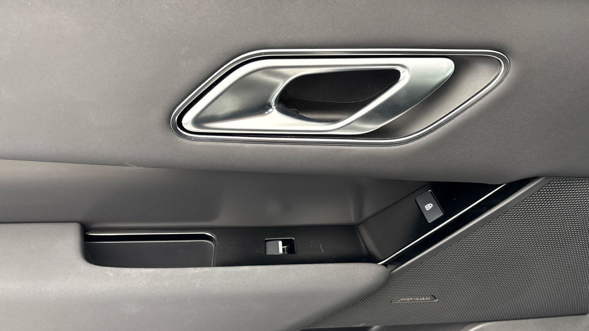 Land Rover Range Rover Velar Image 19