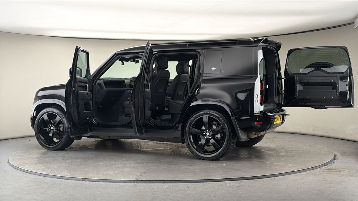 More views of Land Rover Defender 110