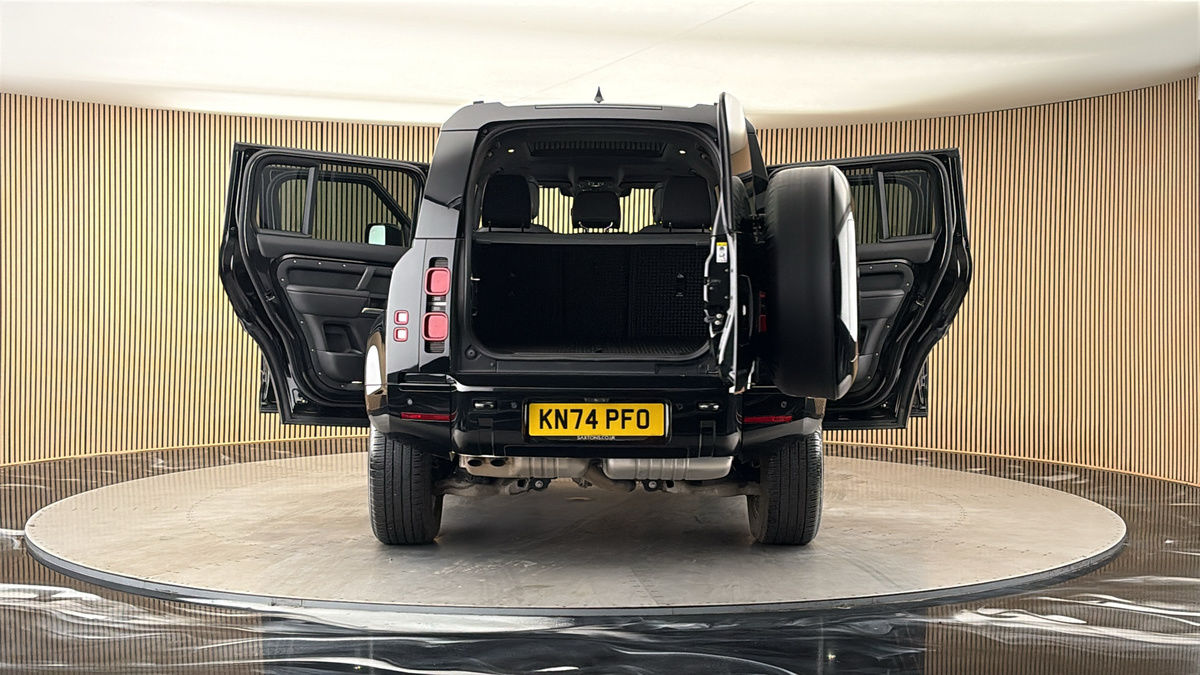 More views of Land Rover Defender 110