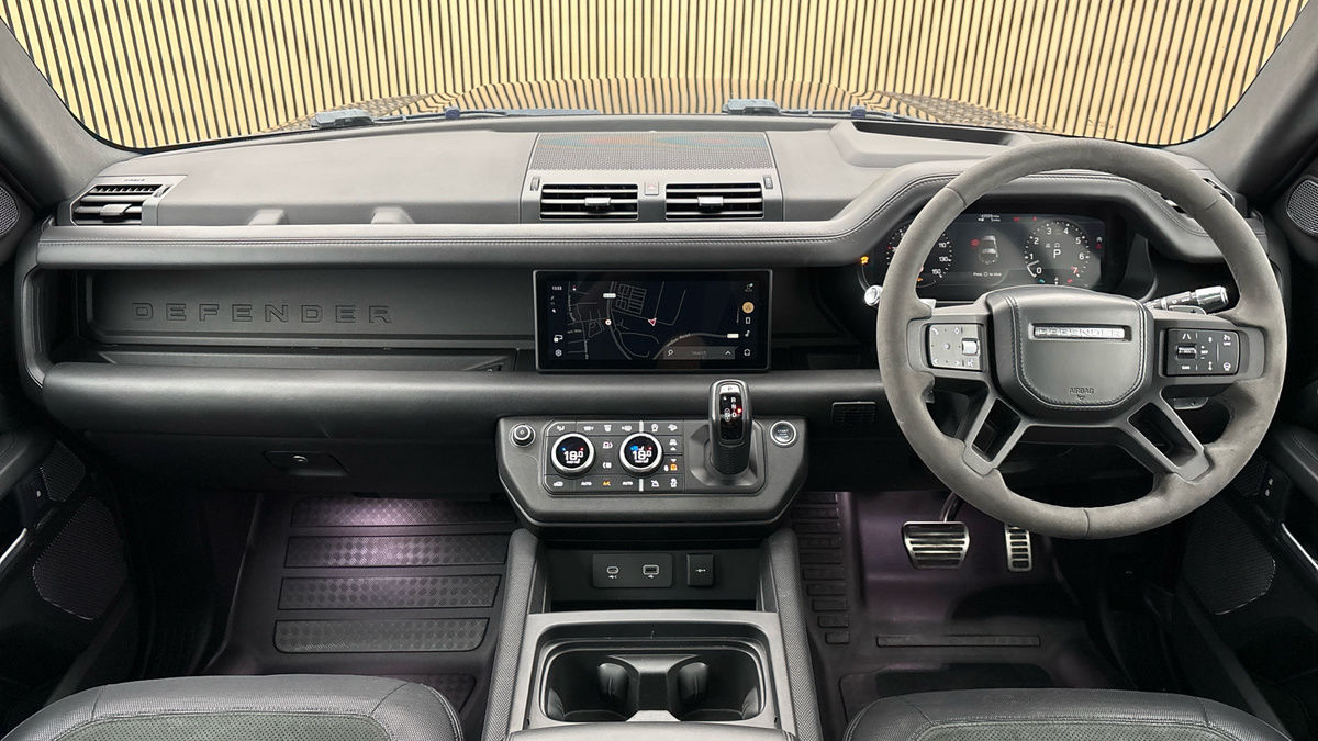 Land Rover Defender 90 Image 12
