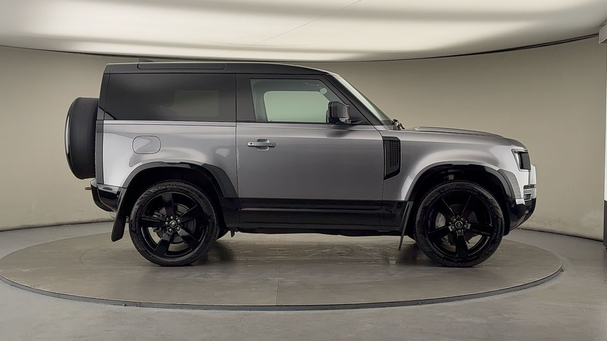 Land Rover Defender 90 Image 16