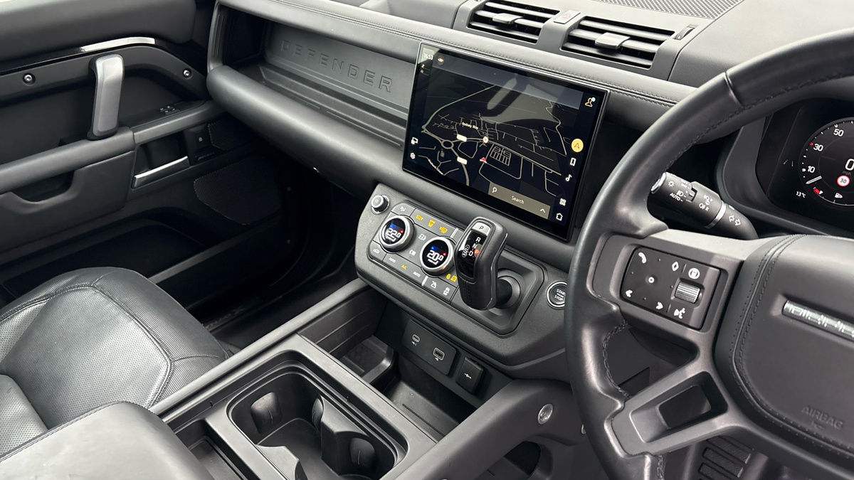 Land Rover Defender 110 Image 18