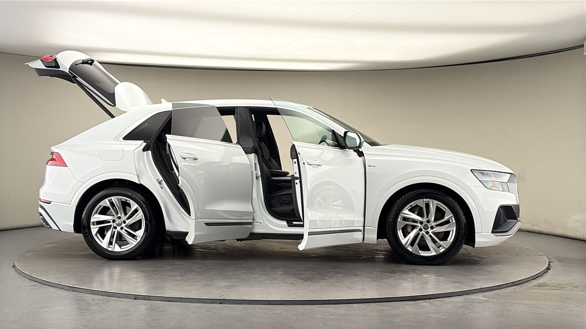More views of Audi Q8