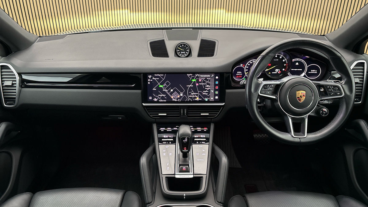 Porsche Cayenne Image 12