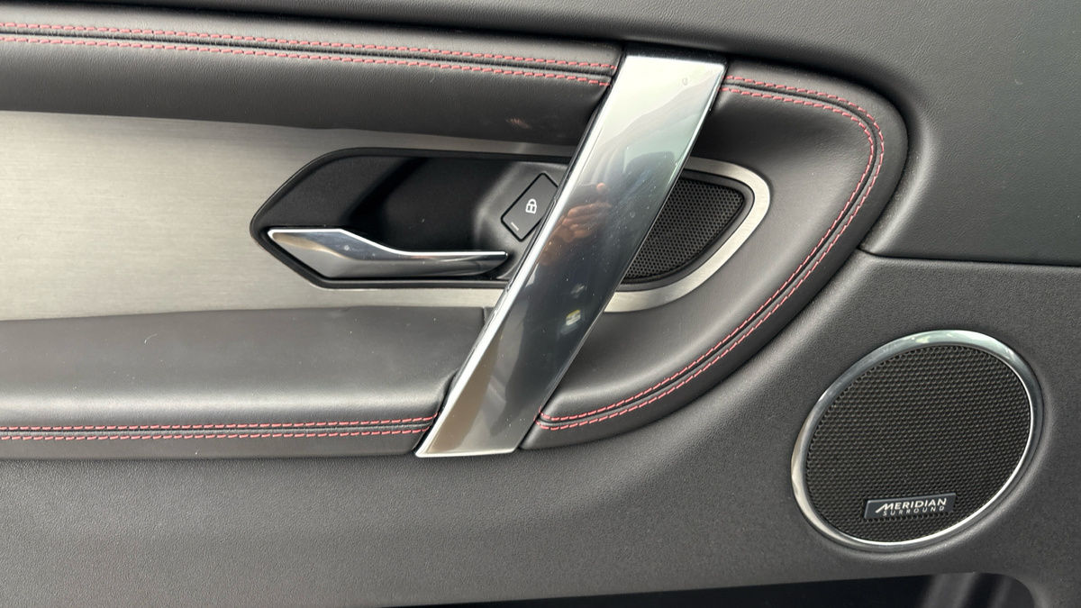 Land Rover Discovery Sport Image 19