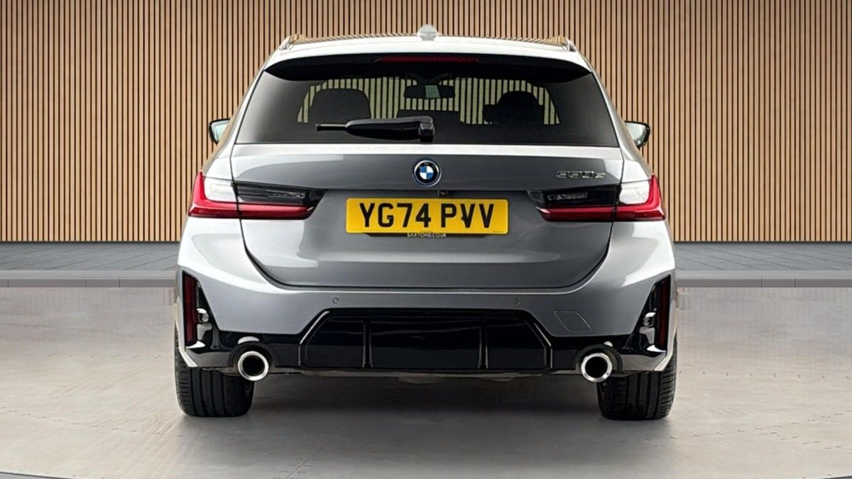 BMW 3 Series Image 4
