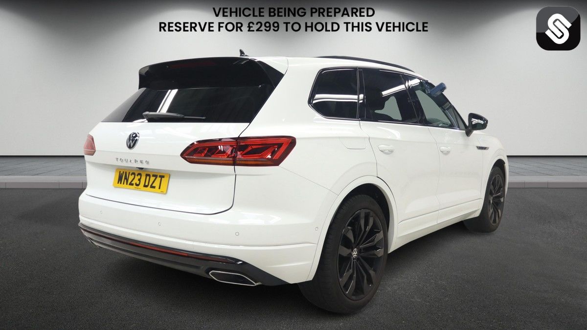 Volkswagen Touareg Image 4