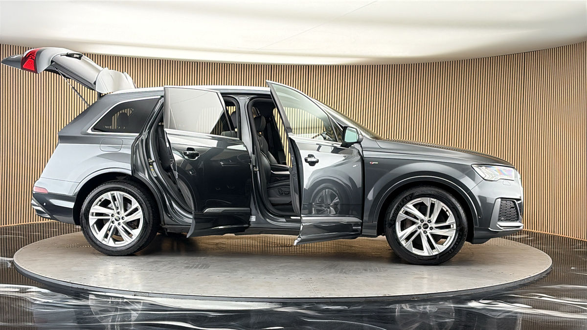 More views of Audi Q7