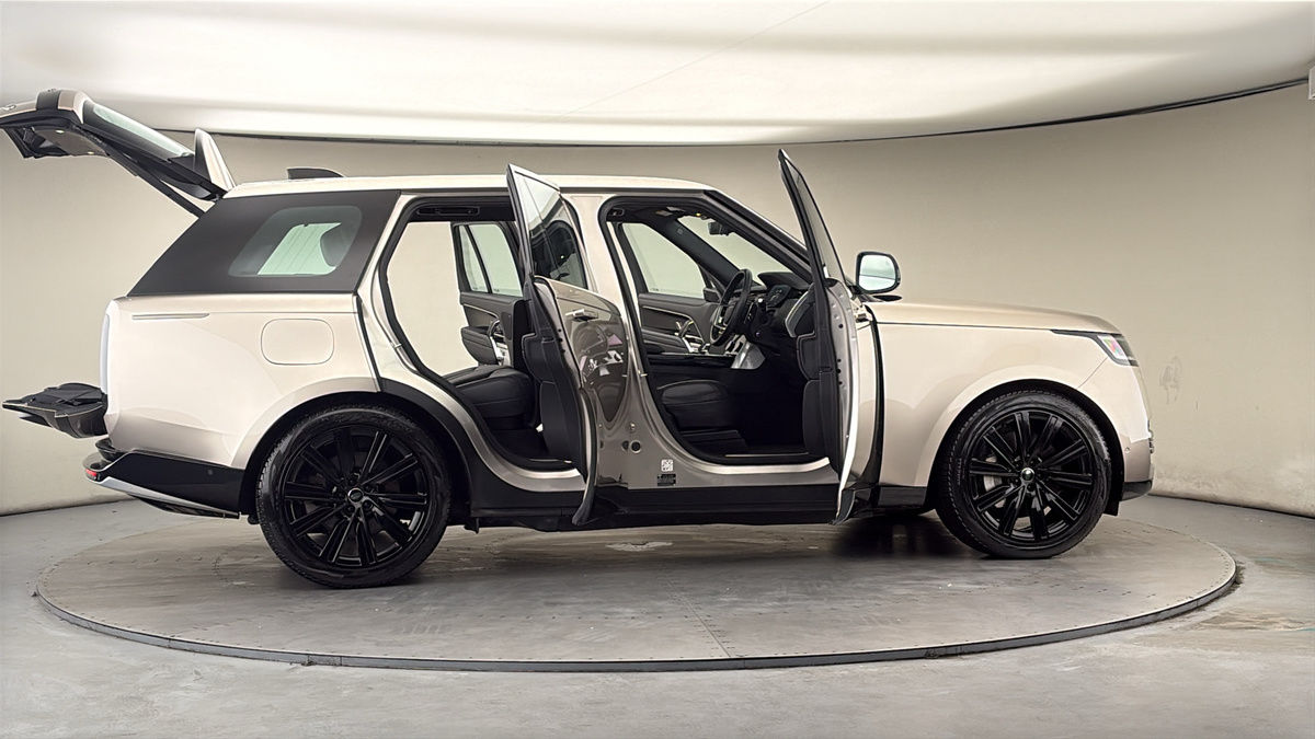 More views of Land Rover Range Rover