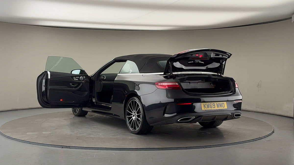 Mercedes-Benz E Class Image 23