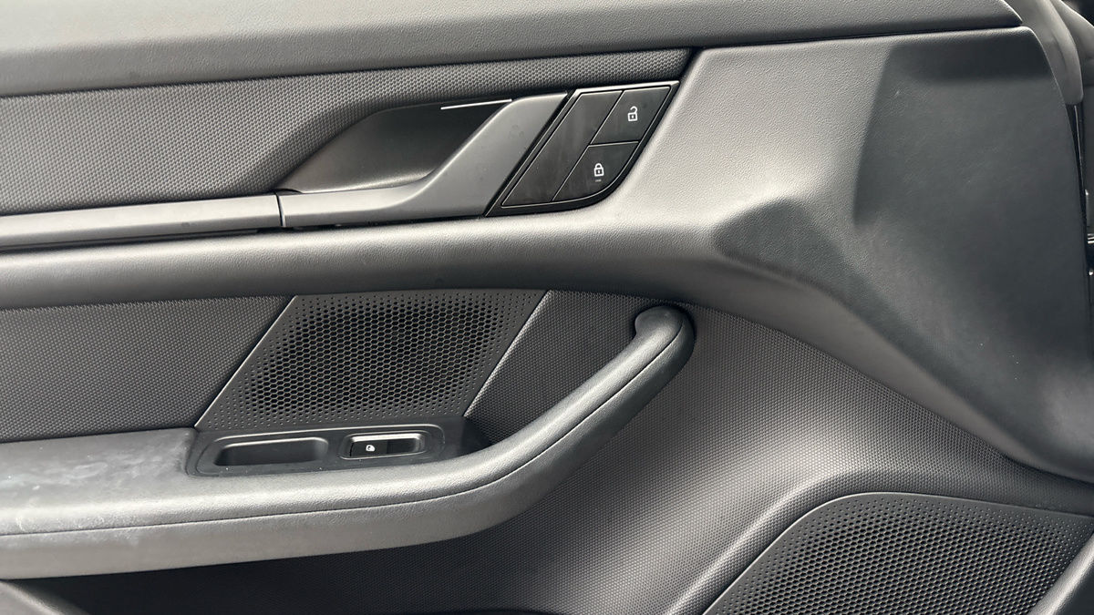 Porsche Taycan Image 19