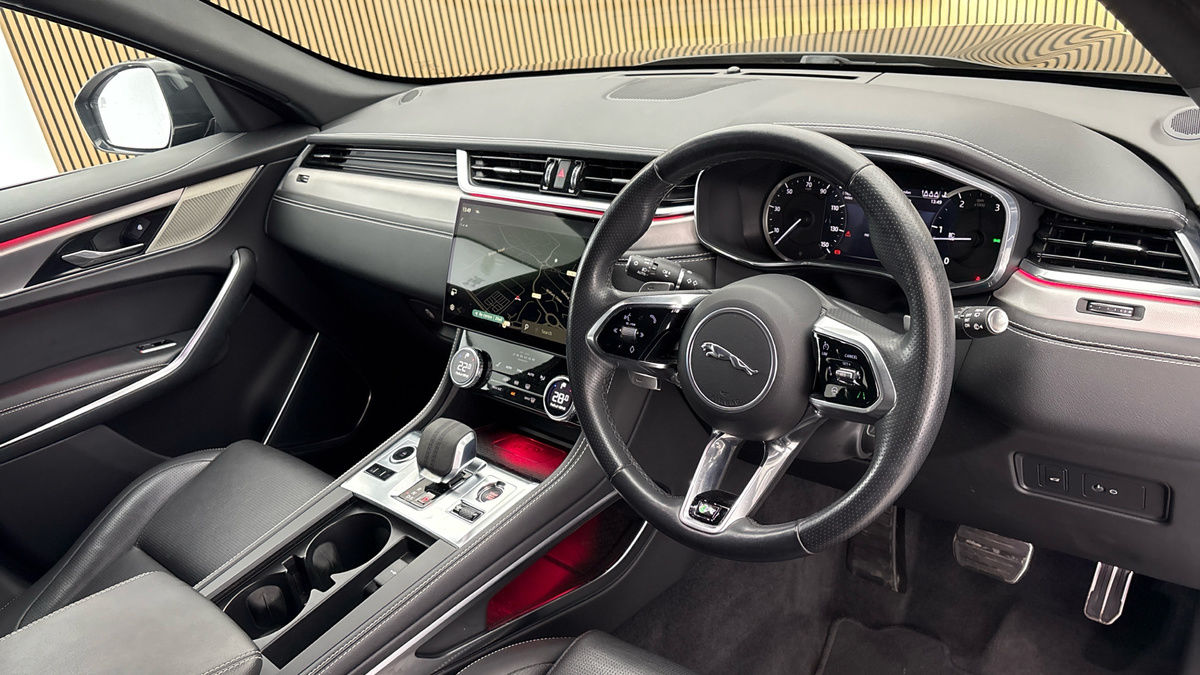 Jaguar F-PACE Image 5
