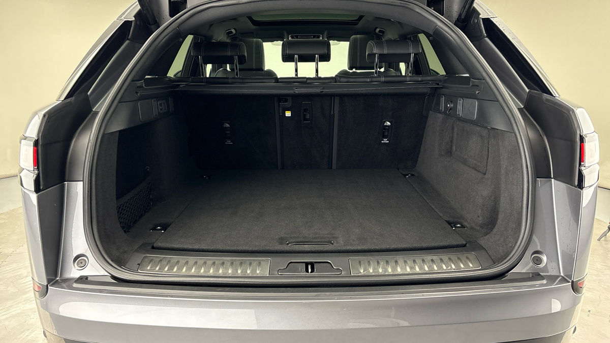 Land Rover Range Rover Velar Image 11